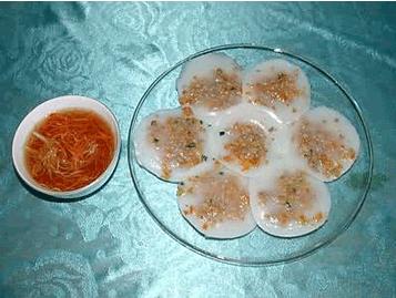 Bánh Bèo Mặn (Salty Thin Cakes Made From Duckweed-Shaped Sweet Rice)