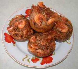 Bánh Cống (Pork-Stuffed Fried Cake)